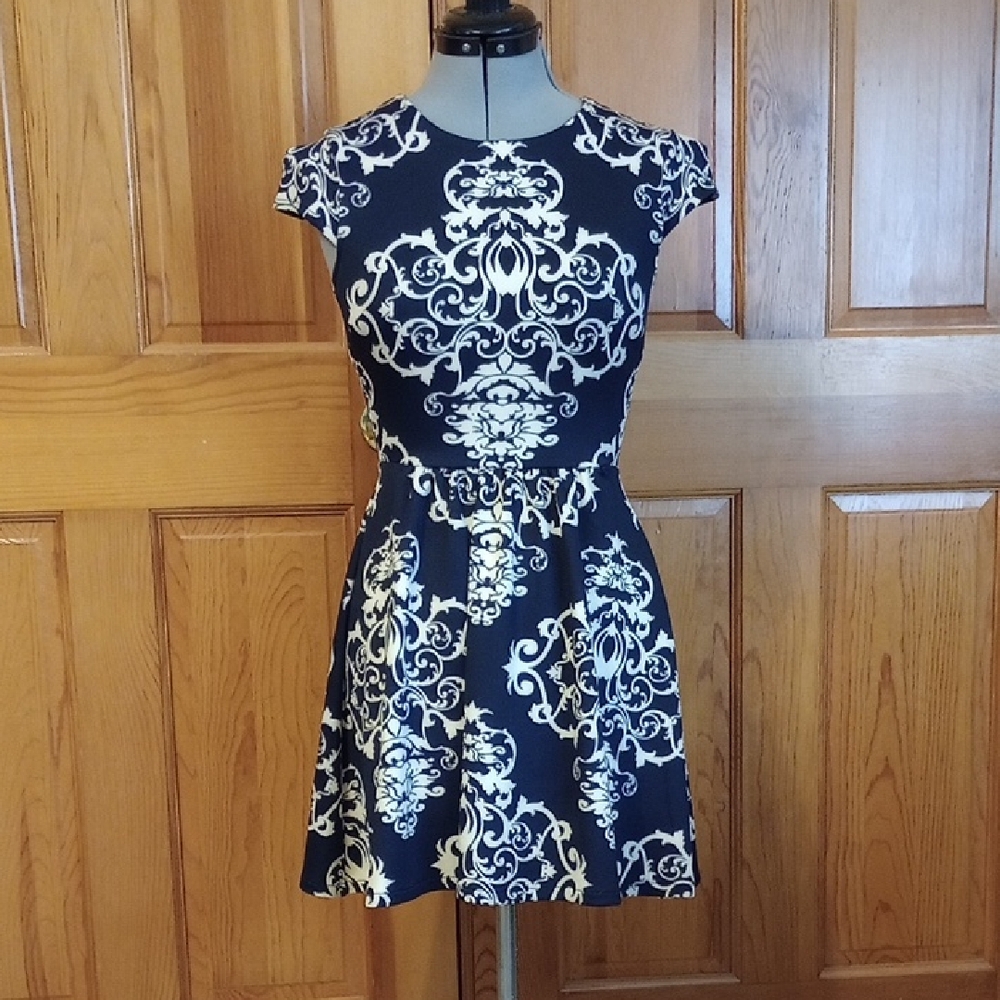 B Darlin Black and White Baroque Mini Dress SZ 5/6